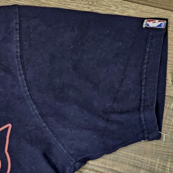 Lebron James #23 Cleveland Cavilers NBA Unk Graphic Short Sleeve T-Shirt Medium - Picture 3 of 4